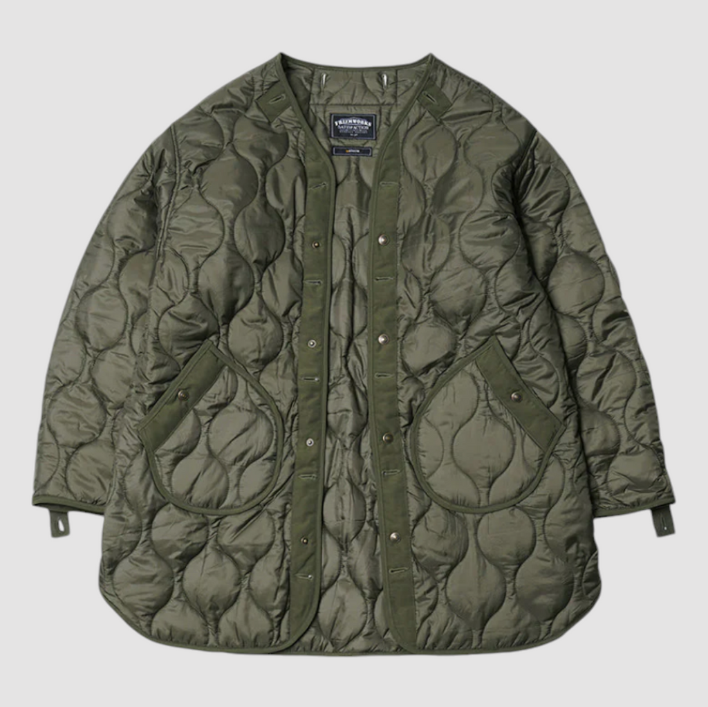 Olive M65 fishtail parka with a heavy cotton twill outer and a detachable ripstop liner. Designed with military-inspired details. Made in Korea.