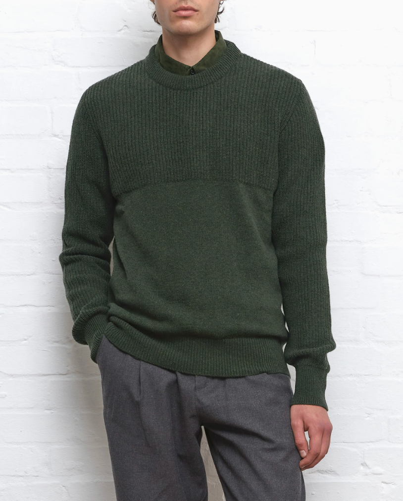 Green crew-neck jumper made from 100% extrafine wool with a chest pocket and double-faced contrast neck ringer. Regular fit with ribbed cuffs.