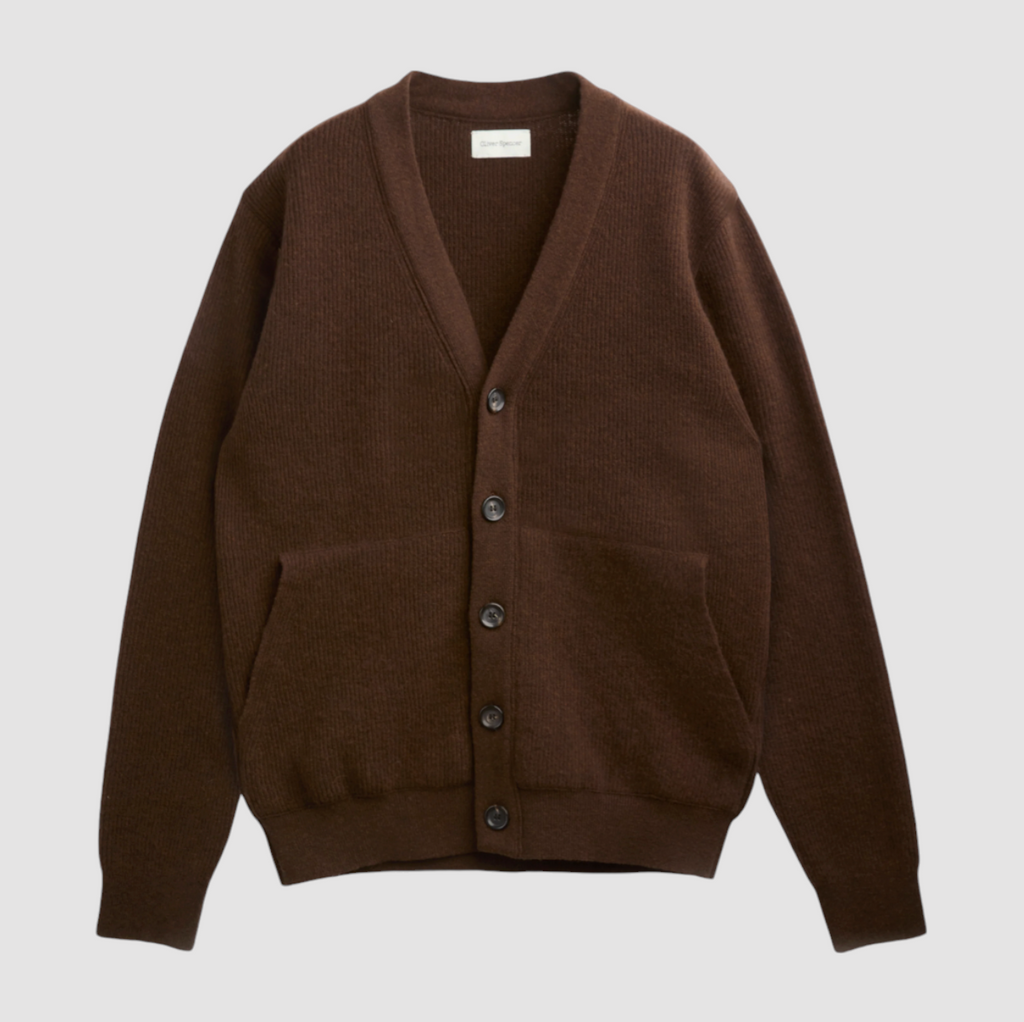 Knitted cardigan in Hartwell Brown made of extrafine wool, featuring a rib-knit texture, horn button closure, and a modern collarless silhouette.